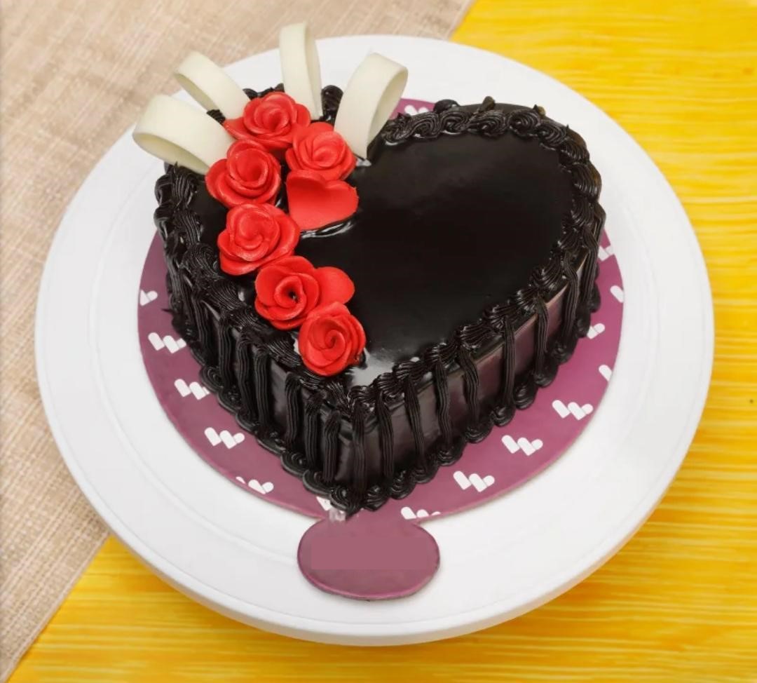 Valentine Cake Online | Romantic Cakes In India | Chocolate cake designs, Chocolate  heart cakes, Chocolate cake decoration